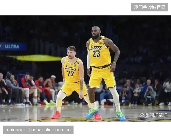 NBA激战正酣：湖人“勇士大战”背后的战略与人气爆发——巴特勒、东契奇、詹姆斯儿子联手“救火”